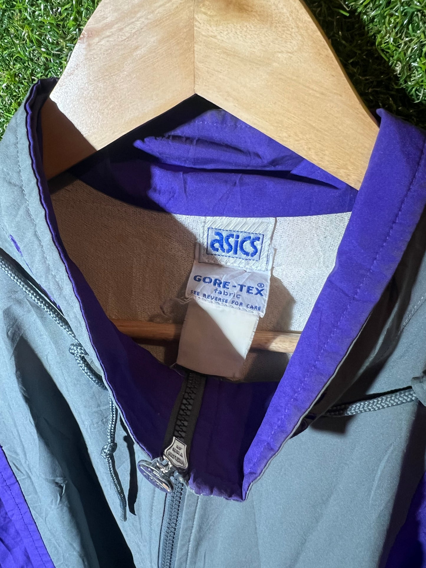 VINTAGE ASICS GORE-TEX WINDBREAKER SIZE LARGE