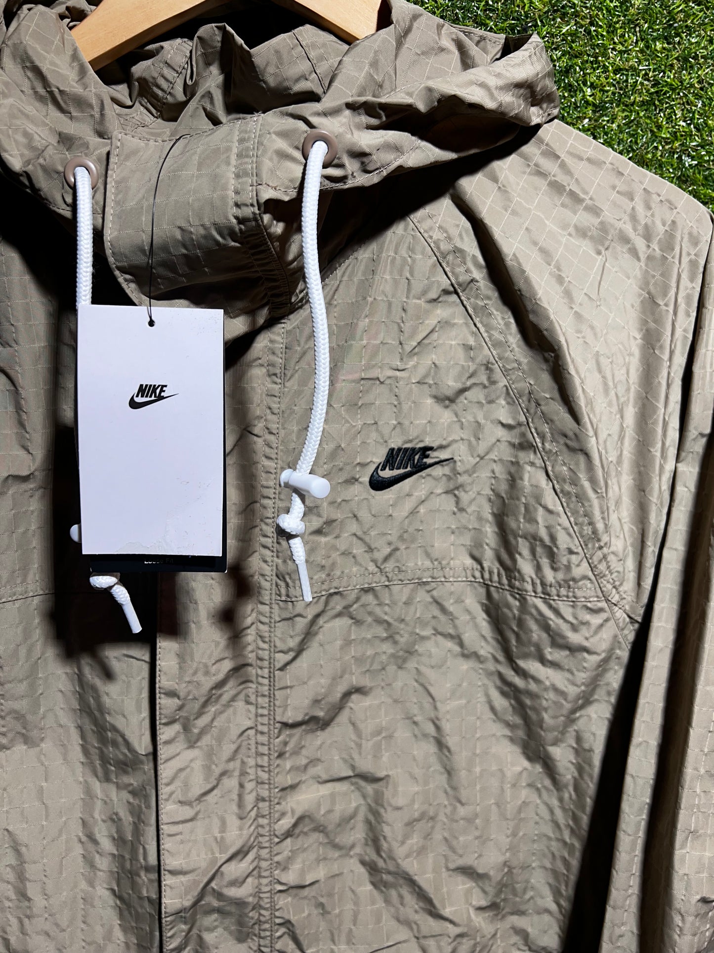 Nike Air Max Spray Jacket Beige Size Medium