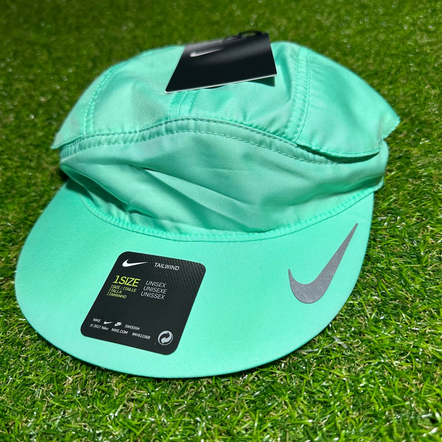 BNWT Nike Tailwind DriFit Turquoise Cap