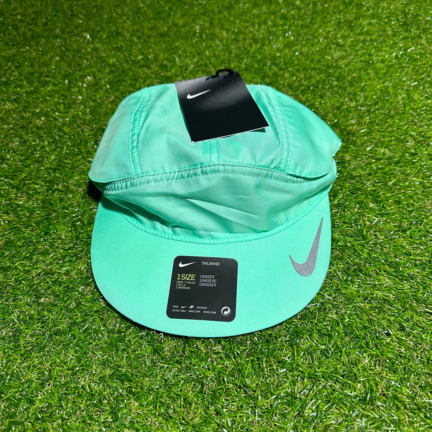 BNWT Nike Tailwind DriFit Turquoise Cap